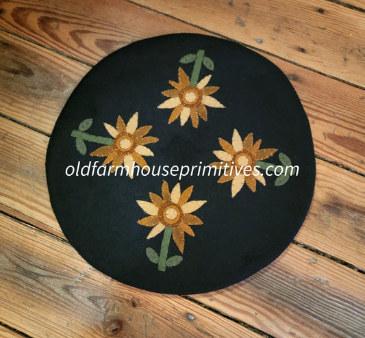 #CMDG0037  Sunflower Power Round Candle Mat